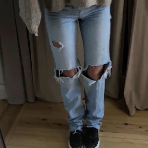 Zara jeans  - (!!!Lånade bilder två första!!!) Säljer mina zara jeans storlek 36, är 173 på mig är de långa❤️❤️