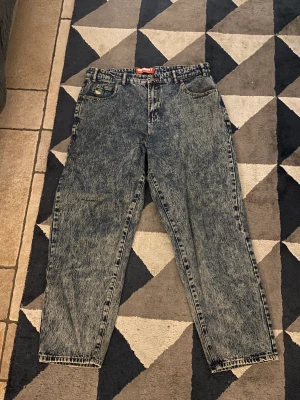 Butter goods, santosuosso acid wash - 34/34.  Bra kondition, knappt använda. Nypris 1300kr