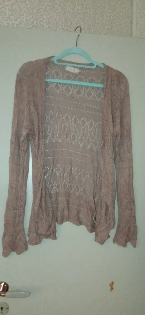 Cream kofta - En gammelrosa kofta i stl Xl( är mer som en M). Fint skick! 