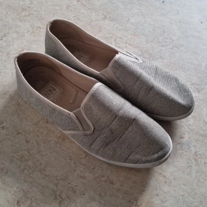 Gold shoes - Gold shoes. Size 40. Price 100 sek