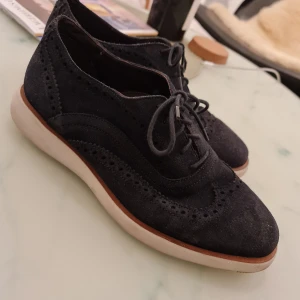 Massimo Dutti skor - Fint skick.  Sparsamt använda  Nypris 1099 kr. 