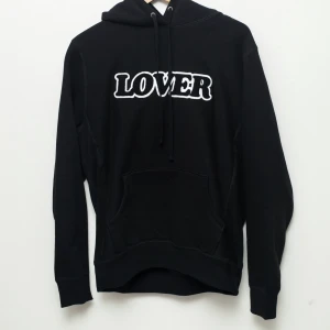Bianca chardon lover hoodie  - Storlek M  Pris kan diskuteras   Väldigt häftigt tryck 