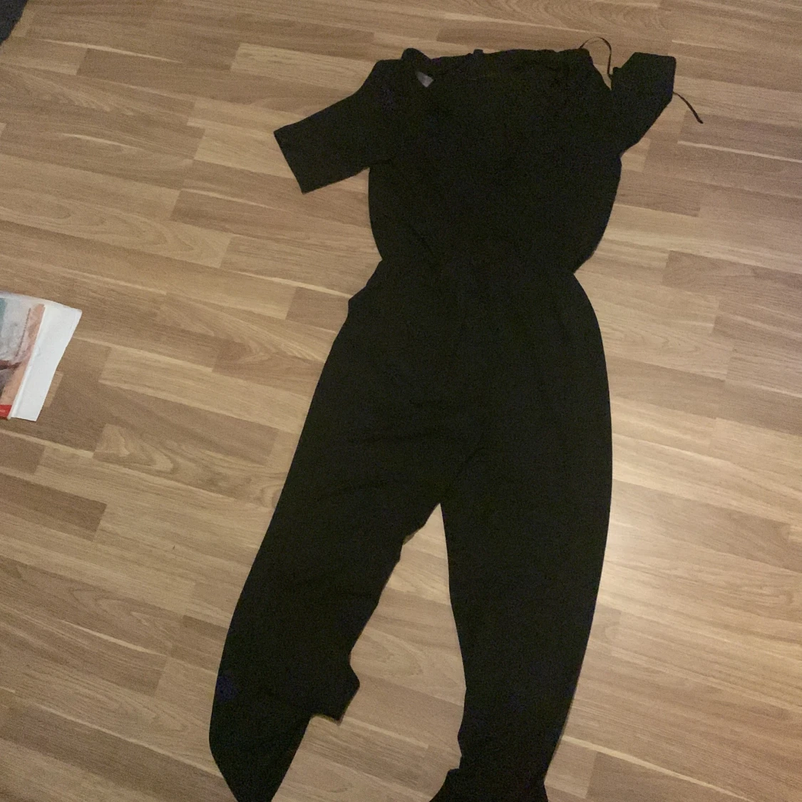 svart jumpsuit storlek L - 90