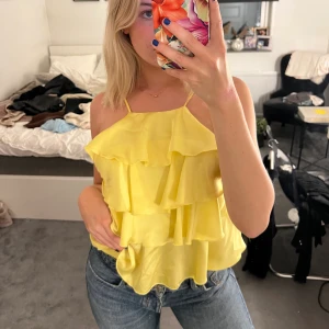 Ball topp från Zara - Säljer denna balla topp från Zara. Storlek S och som ny!🫶🏼🍋