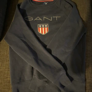 Gant sweatshirt  - gant sweatshirt i marinblå (strl S)