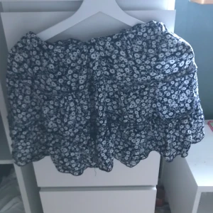 Volangkjol  - Super fin kjol ✨ väldigt skön men ganska tunn 💞✨