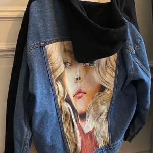 Zara denim jacka - Intressekkoll på denna coola jeans jacka / kofta med ett tryck baktill. 