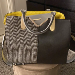 Väska  - Snygg handväska, knappt andvänd 