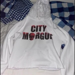Vlone x citymourgue - Säljer denna hoodie eftersom den inte passar längre.