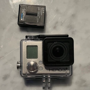 Gopro  - GOPRO 3. Med extra batteri medföljer . Fungerar som den ska. 