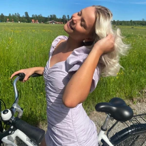 Klänning - Lila klänning från Nakd🤍