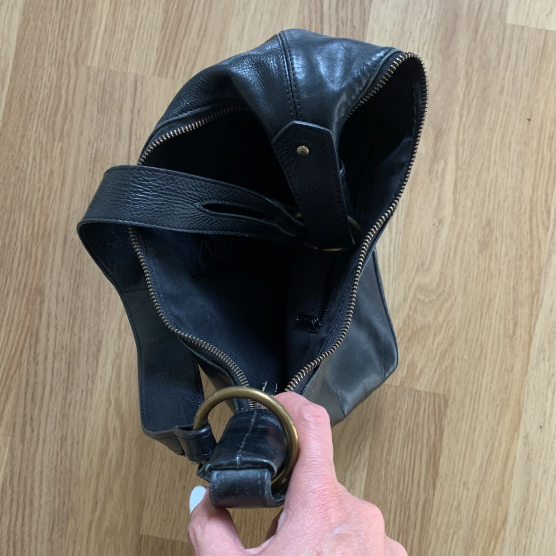 SVART SKINN LÄDER VÄSKA  - 90