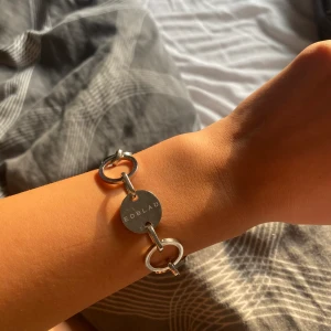 Edblad armband  - super fint edblad armband, är i bra skick. Säljer pga jag inte längre från andvänding för det. Har tyvärr inte kvar lådan den kom i😊 Tveka inte att ställa frågor💕. Möts endast upp, kan mötas upp i stockholm, södertälje, trosa eller något i samma område! 