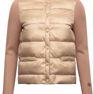 Busnel jacka - Säljer denna fina busnel jacka i storlek 38! Passar mig som har s/xs! Kan gärna byta mot en marinblå eller olivgrön i samma modell! Egna bilder kan skickad efter förfrågan men fint skick!