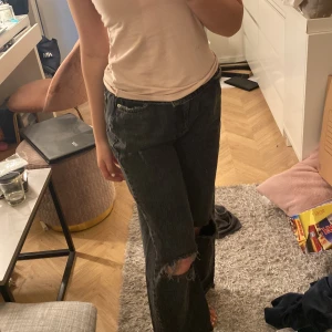 Jeans - Jeans från Gina tricot, köpta för 599kr. Är storlek 38 men sitter som 36 ungefär