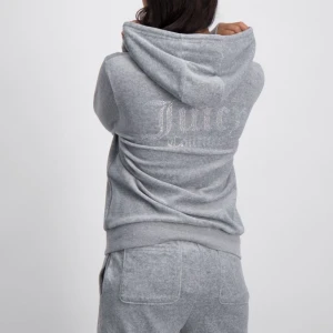 Juicy couture  - Hej köpte dessa för 3 dagar sen men byxorna är stora för mig så har ingen användning av dom men Dome hely nya har bara använt dom en gång dom passar s m och xs vi kan diskutera priset 