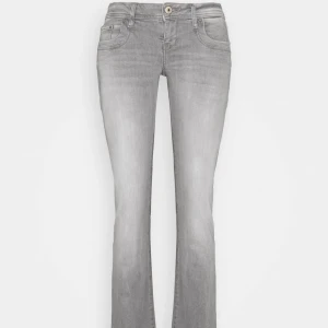 Grå Ltb Jeans - Bud är bindande!! Säljer mina gråa ltb jeans! Jättesnygga & sköna 🤍 nypris 829kr 