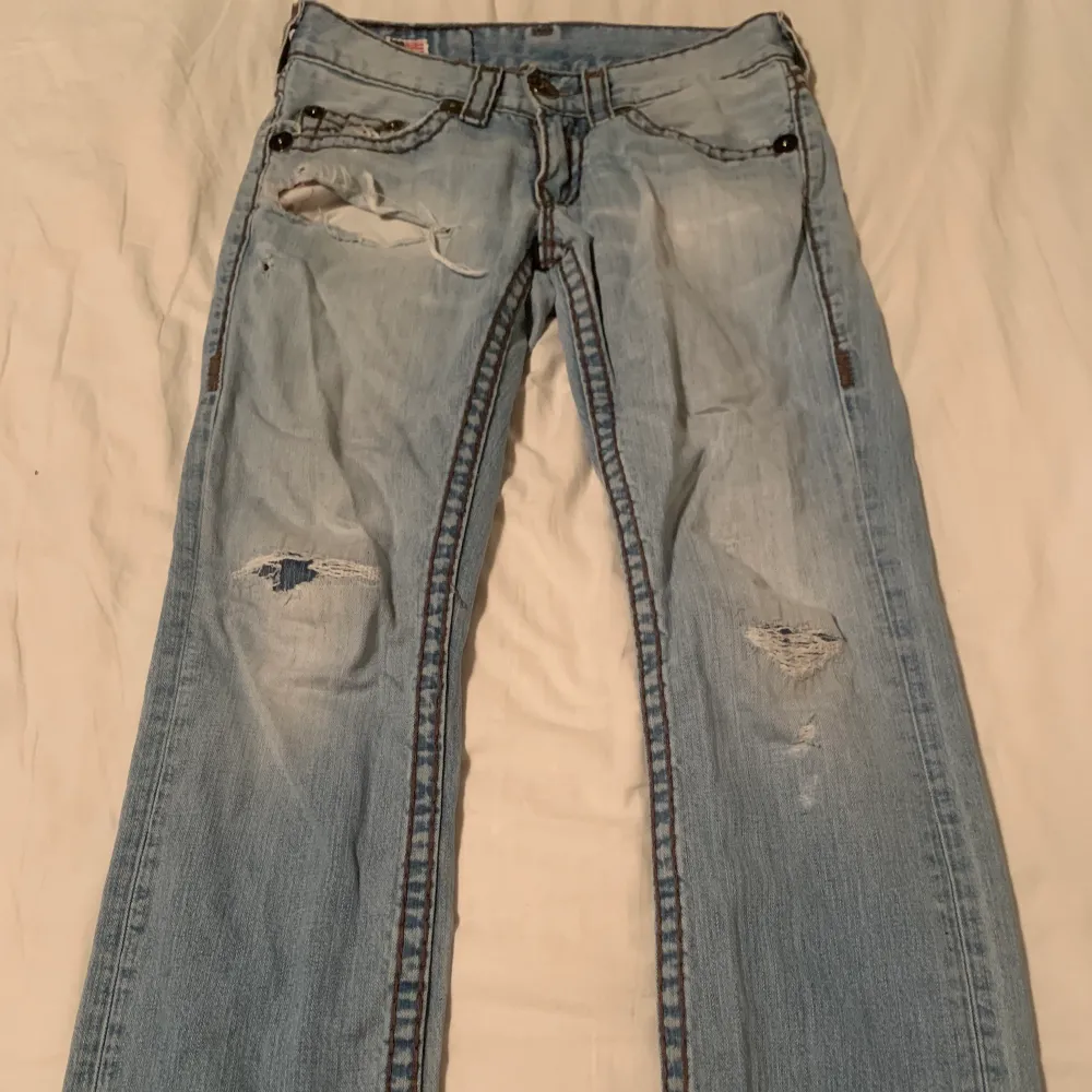 Skit snigga true religion jeans, helt ok skick,, innerbenslängd; 80 midjemått 80. Jeans & Byxor.