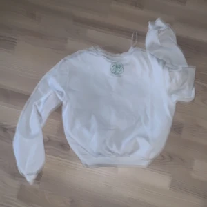 7up Tjocktröja. -  Den är super snygg superbra skick i storlek extra smal och köptes för några år sedan. Har knappat använt den!