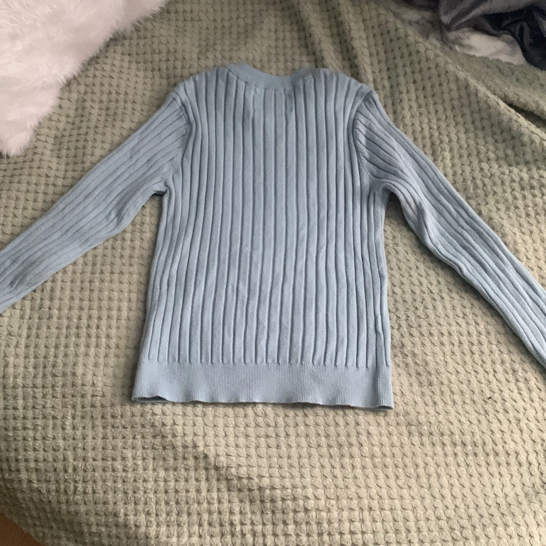 En tröja från zara, säljer för 50kr plus frakt beroende på hur my jet den väger. Size 11-12 år cm 152. - 91