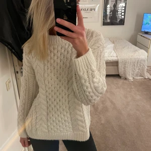 Stickad tröja - En tjock stickad tröja frpn HM, använd 1 gång💓