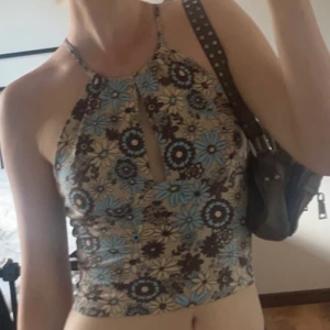 Mönstrad topp - (TRYCK INTE PÅ KÖP NU)  Jättefin topp från bikbok, knappt använd☺️