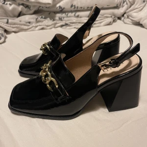 Snygga mules/sandaletter  - Supersnygga sandaletter stl 37-38💕  Oanvända 