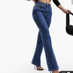 Adid jeans - Säljer dessa super snygga byxor från asos som aldrig är använda och jag kvar prislapp (lite för stora på mig och hann ej göra en retur) slutsålda i nästan alla storlekar på hemsidan! 