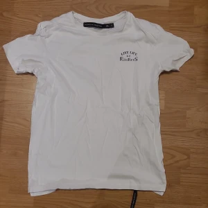 T-shirt med tryck - T-shirt med tryck från lager 157🫶 aldrig använd, skriv vid frågor eller fler bilder<3