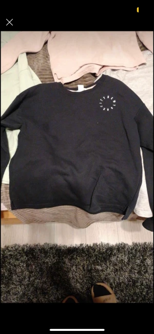 Tröjor  - Snygga tröjor 30 för båda Rosa 146 stolek Svart 170 stolek