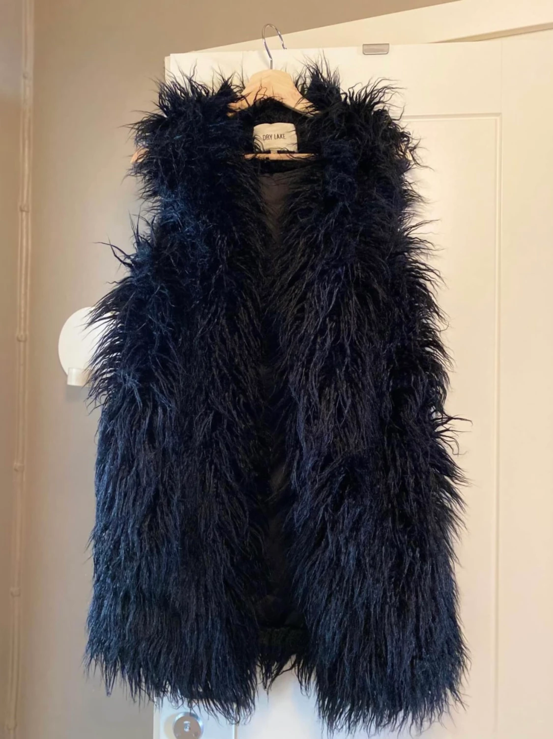 Väst i fejkpäls från Dry lake