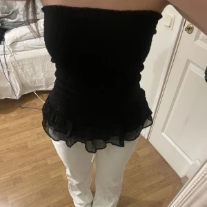 Kjol/topp - En oanvänd kjol från bikbok som är väldigt lätt att vika i olika längder, kan även användas som topp (har storlek s-m och den är för stor som kjol, men bra som topp)