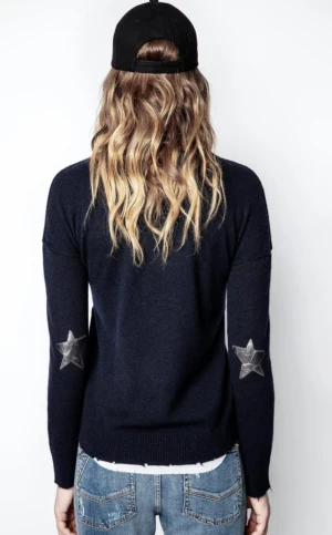 Zadig casmere tröja  - Zadig Cici Patch casmere sweater  Köpte den för 320 euro vilket motsvarar ungefär 3500. Säljer för 1500 kr❤️❤️skriv privat för egna bilder eller frågor!
