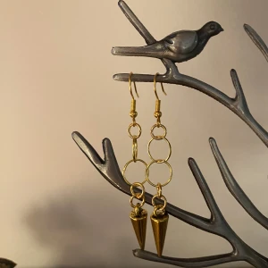  Nitörhängen i guld! - Nu finnss dom jättesnygga nit örhängena även i guld!!🤩