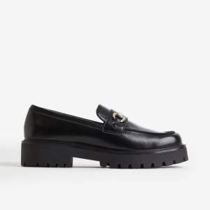 Helt oanvända loafers från H&M