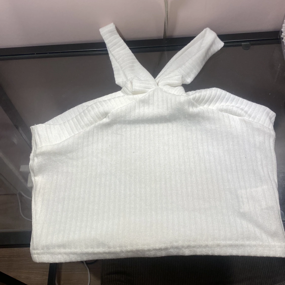 En vit fin topp använd 2 gånger🥰