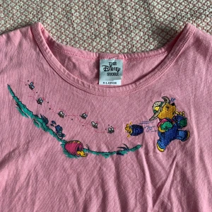 jättesöt nalle puh topp 🍯  - storlek XL men passar M-L, och passar XS-S oversized. väldigt fint skick 💓💗