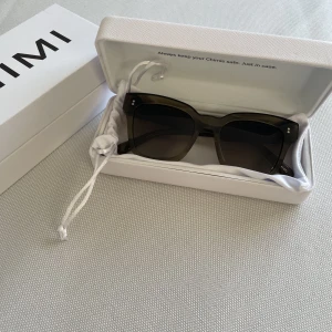 CHIMI - Säljer dessa snygga chimis i modellen 07 och färgen green💗köpta för 1250 förra året under våren💗 de har inga repor eller andra defekter då de endast är använda få gånger så i princip helt nya💗kontakta mig för mer info💕