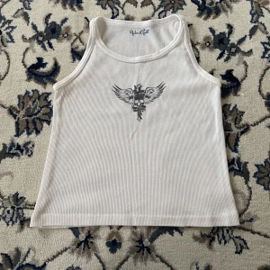 brandy linne - säljer detta linnet från brandy melville, onesize men skulle säga xs/s❤️lite defekter därav priset