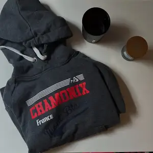 Hoodie i toppskick, köpt för några år sedan men har inga trcken på användning:) Så skön och varm