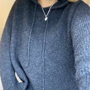 Stickad hoodie - Säljer denna superfina stickade hoodie💖💞använd fåtal gånger, superfint skick!