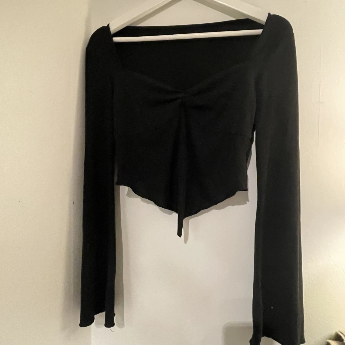 Svart tröja med lång ärm