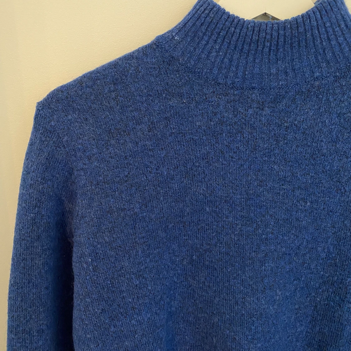 Blå stickad tröja - 91