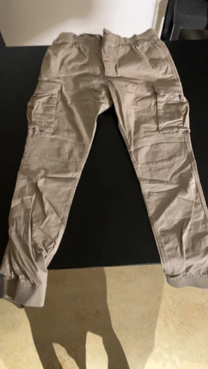 Beige cargo byxor - Beige cargo byxor den H&M