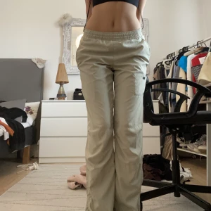 Byxor  - Super snygga byxor från puma, går att justera där nere hur stora man vill ha dom