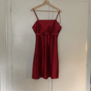 Röd klänning - Bra skick 
