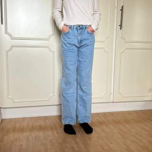 Blåa jeans ~ ny skick ~ denim day