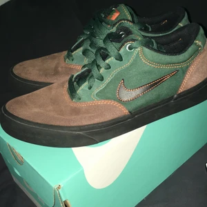 Säljer mins Nike sb  - Säljer mina Nike sb jätte bra skate skor jätte snygga till sommaren och är i storlek 40 