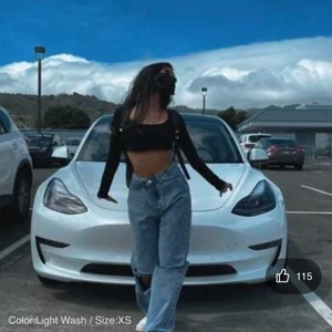 Baggy jeans - Baggy jeans med hål från Shein, endast använda en gång. Inte mina bilder, skriv i chatten så kan jag skicka fler eller egna bilder. Vill man ha dem lika Baggy som på bilden bör man vara en xs.