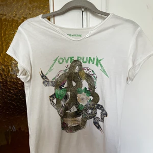 Zadig t-shirt!! - Säljer min fina Zadig t-shirt, fint skick, storlek 14-16 år (barnmodell) självklart äkta, kom privat för fler bilder !’ Buda från 300! 